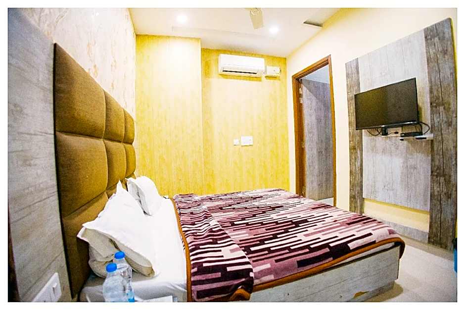 Goroomgo Shree Krishna Hotels Amritsar