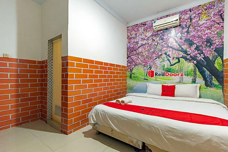RedDoorz @ Jalan Krakatau Medan