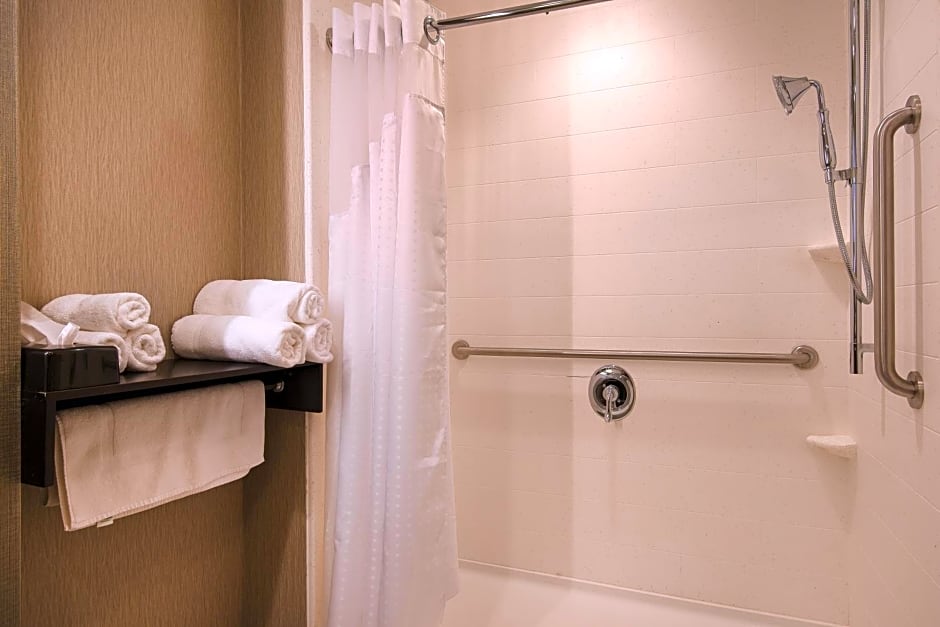 Holiday Inn Express & Suites Norwood, an IHG Hotel