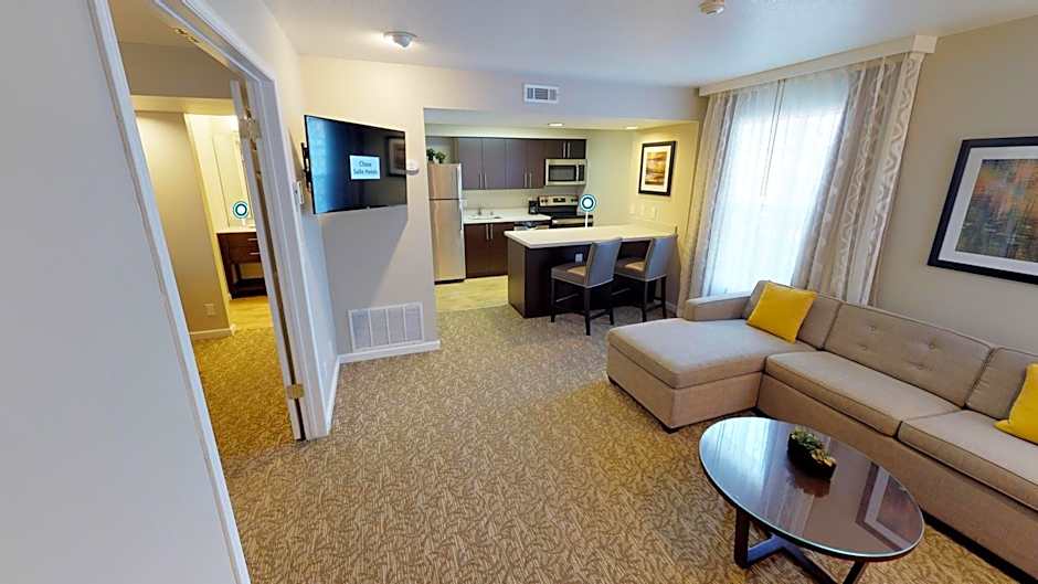 Chase Suites Hotel In Newark