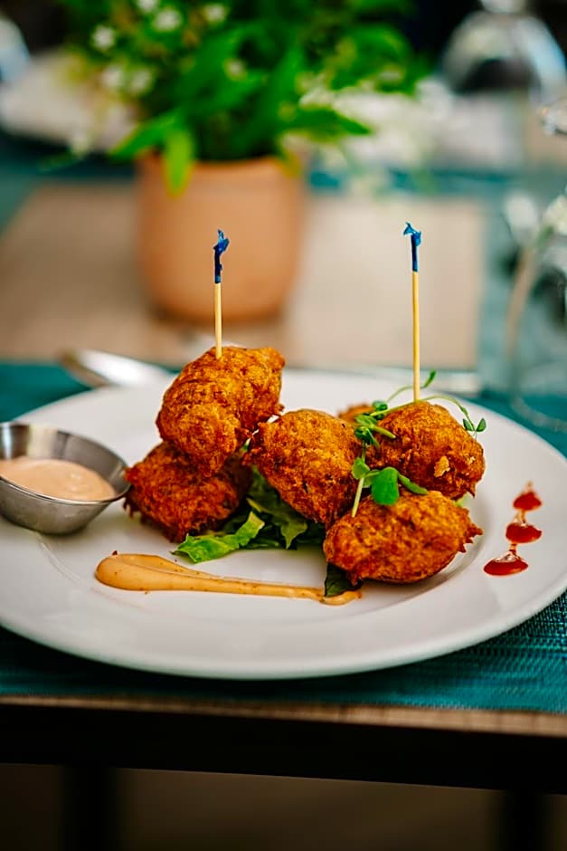 Coconut Court Beach Hotel