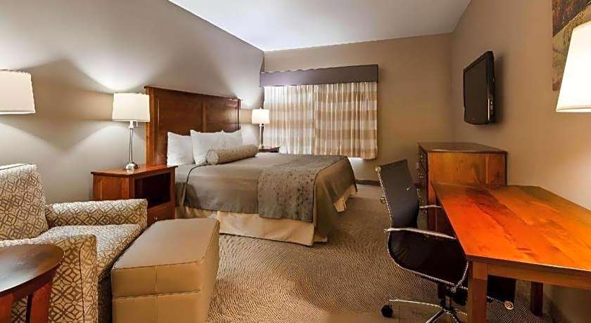 Green Mill Village Hotel & Suites, BW Signature Collection
