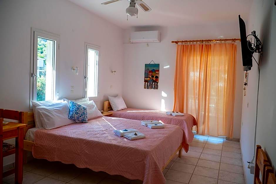 Davis Studios & Apartments