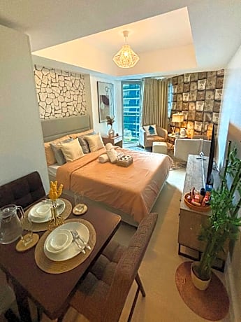 Azure North Pampanga - Graywood Hideaway