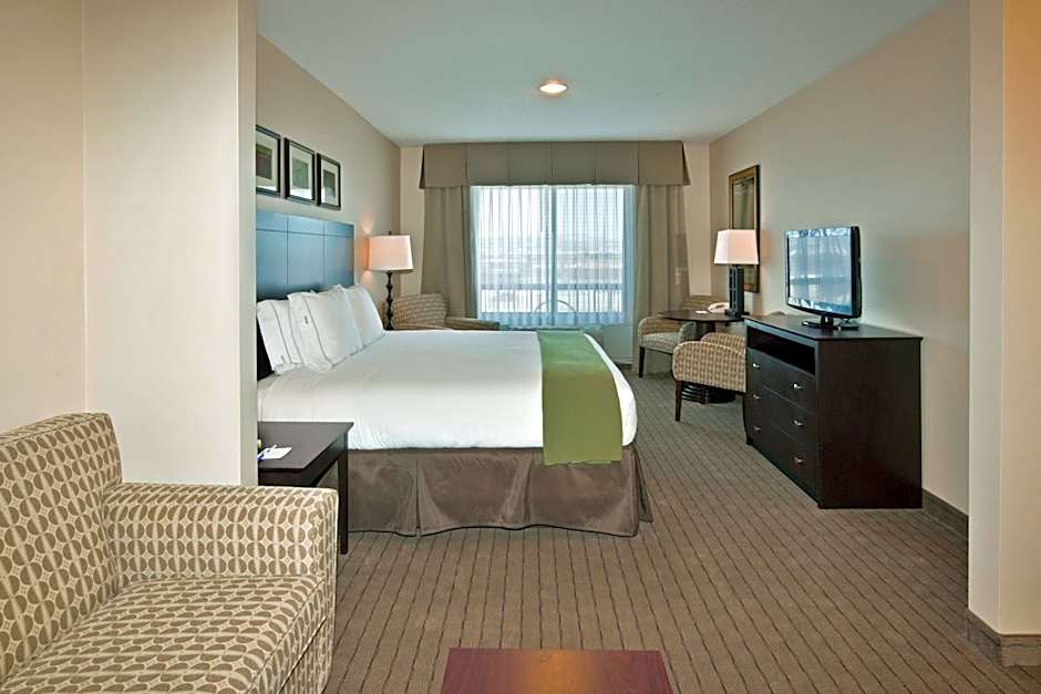 Holiday Inn Express Hotel & Suites Grants Milan By IHG