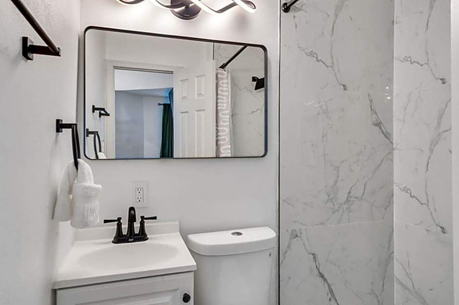 Mid-city Muse W Pool -spacious 5br Minutes To Fq