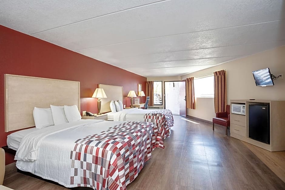 Red Roof Inn & Suites Pigeon Forge Parkway