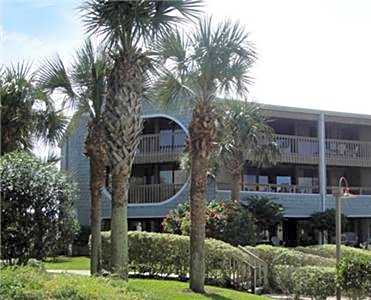 Hibiscus Oceanfront Resort