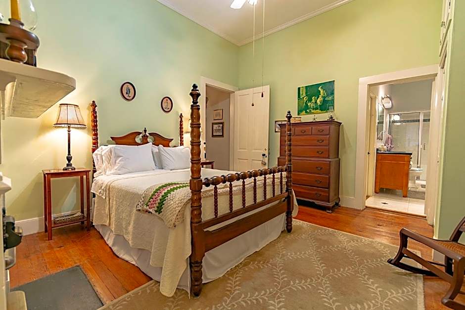 Riverboat Bed & Breakfast