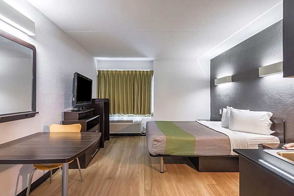 Studio 6-Indianapolis, IN