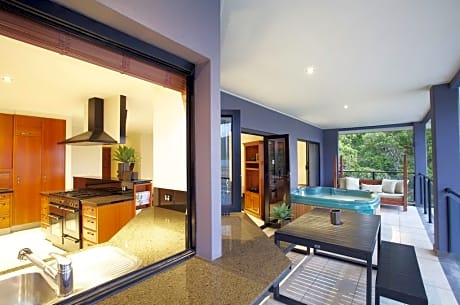 3 BEDROOM TOP FLOOR JACUZZI PENTHOUSE