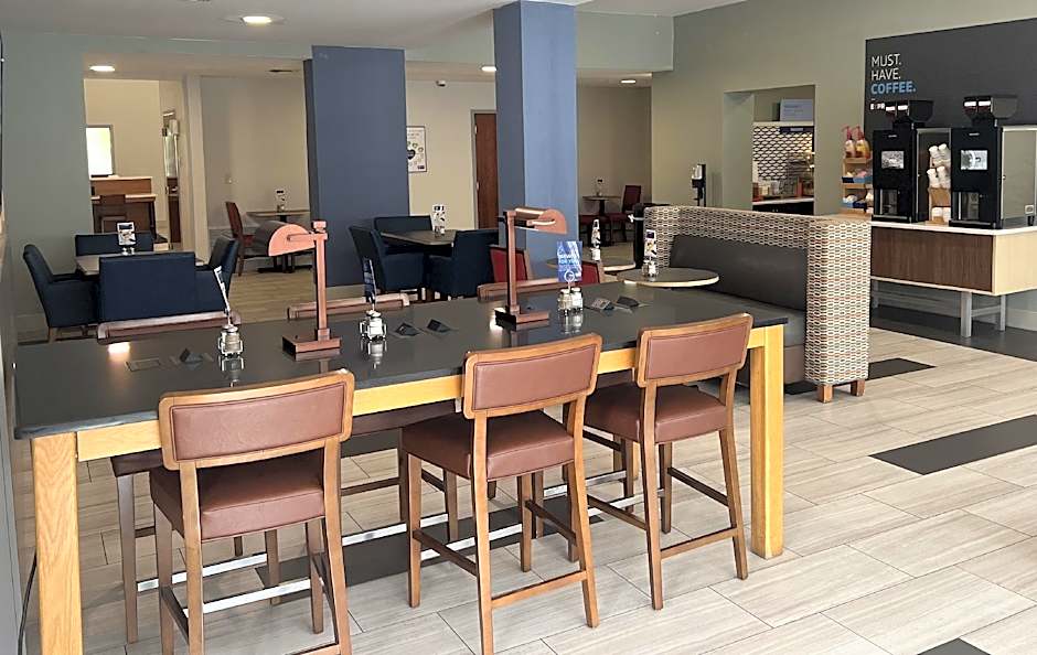 Holiday Inn Express Hotel & Suites Panama City-Tyndall By IHG