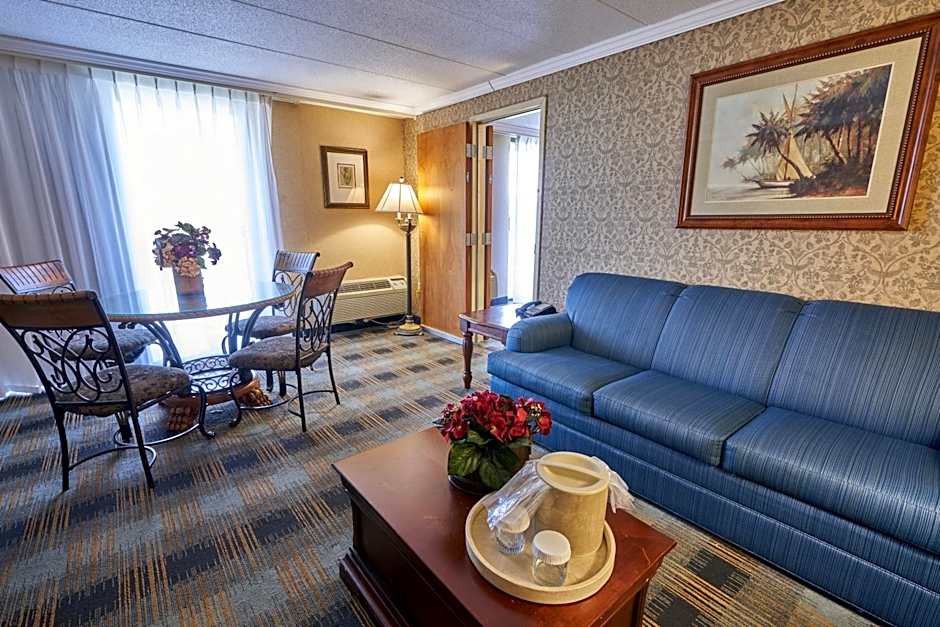 Riverview Inn & Suites