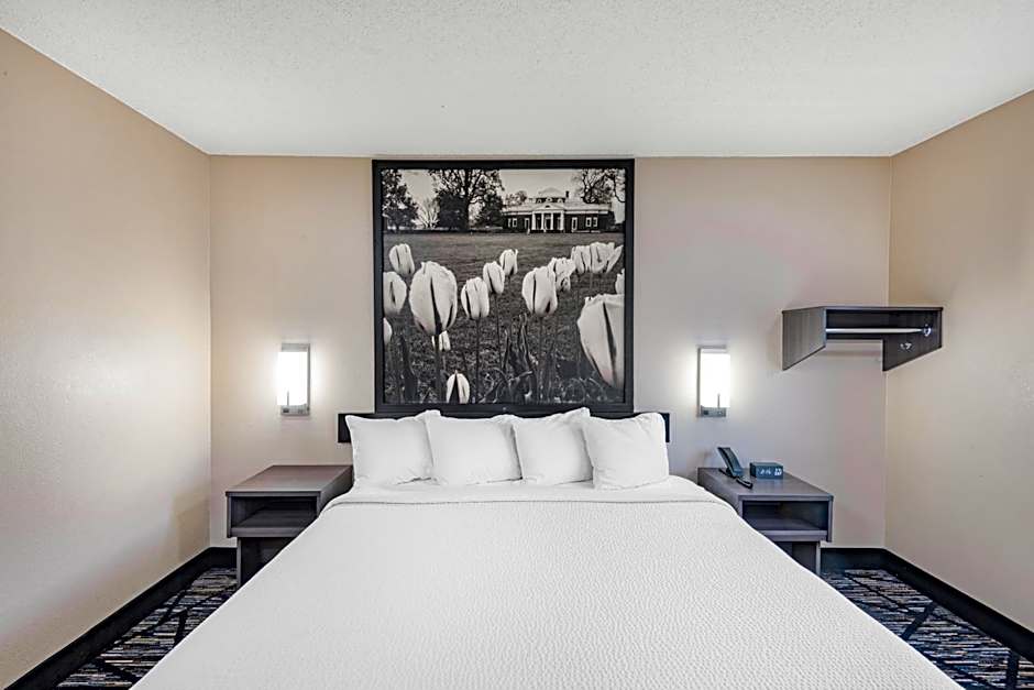 Super 8 by Wyndham Charlottesville