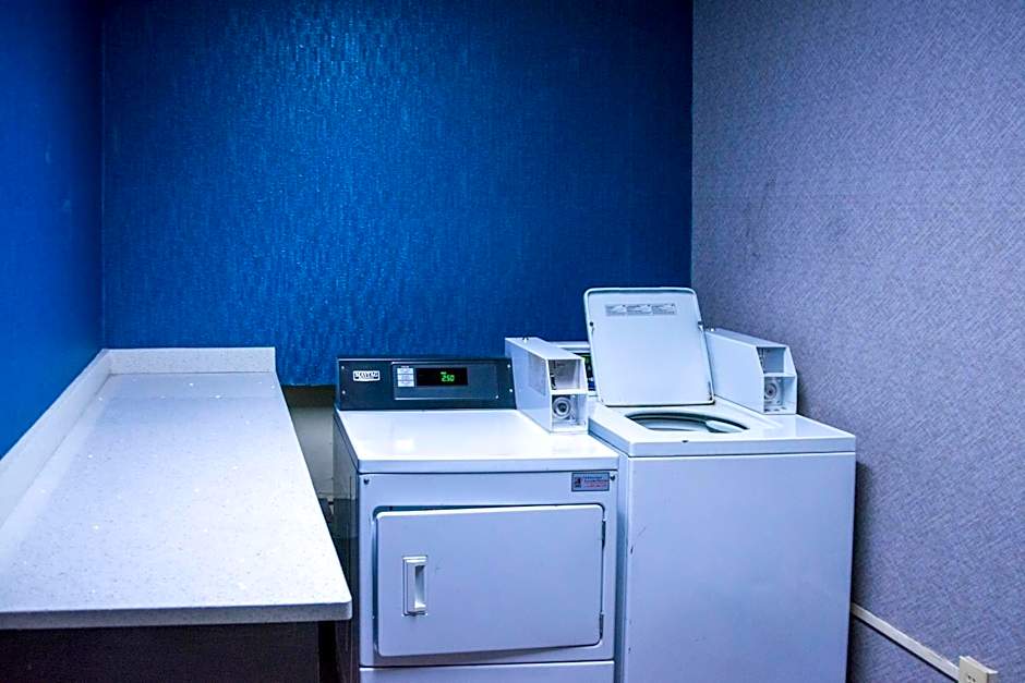 La Quinta Inn & Suites by Wyndham Fayetteville I-95