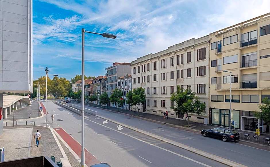 Avenue View Rooms - Guest House