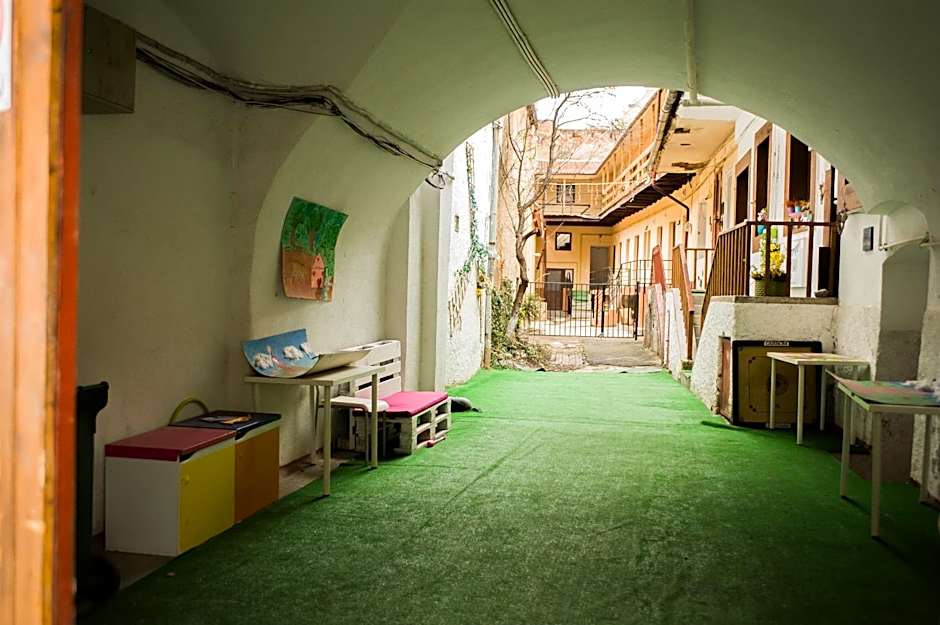 ULLYSSES GUEST HOUSE