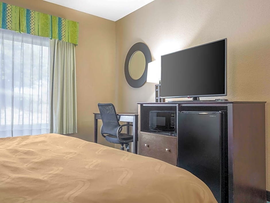 Quality Inn & Suites Arnold
