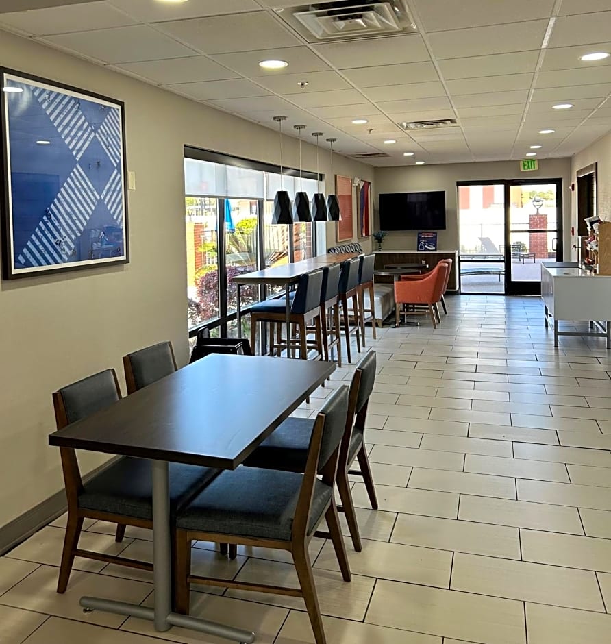 Holiday Inn Express Savannah South I-95 Richmond Hill, an IHG Hotel