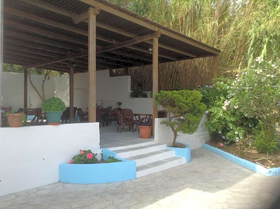 Haritos Hotel - Geothermal Hot Swimming Pool