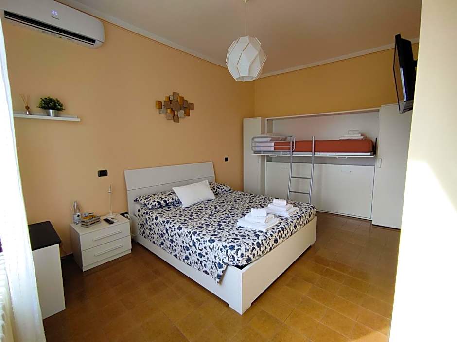 Foto 1 von 10 von 1 Double Bed or 2 Beds