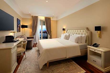 Junior Suite with Lake View
