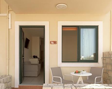 Family Room with Garden View