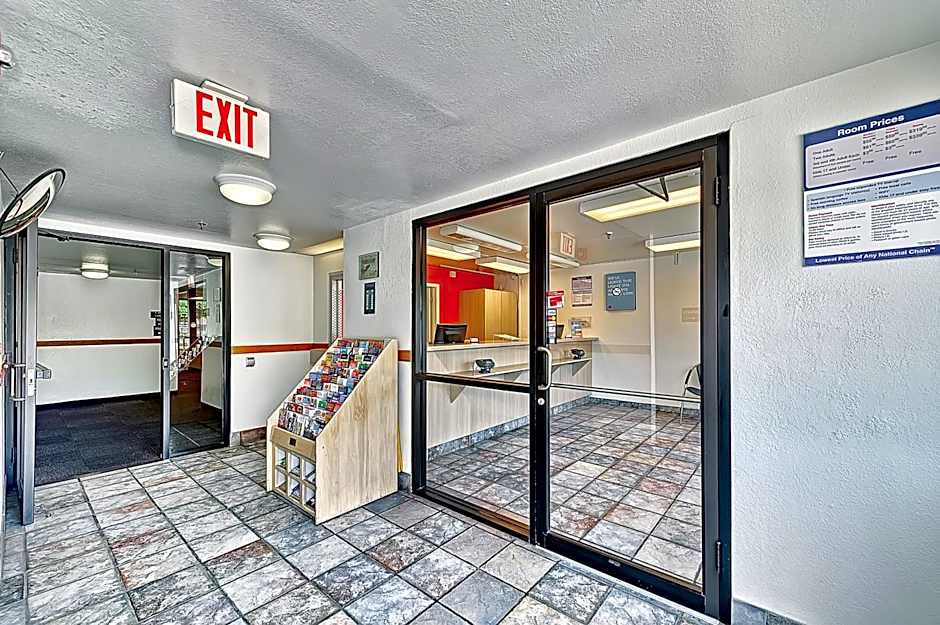Motel 6-Glenview, IL - Chicago North