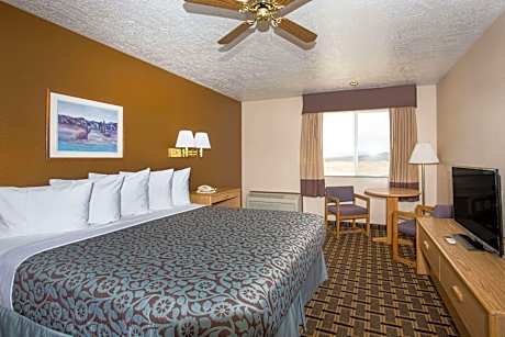 1 King Bed Non-Smoking