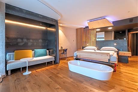 Ambient Double Room with Lake Front