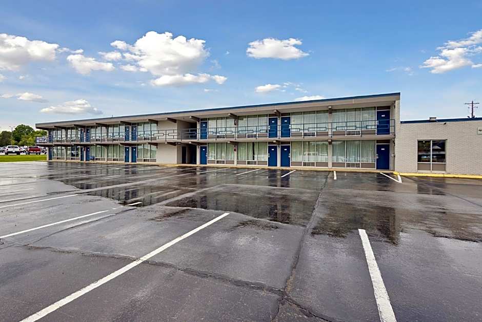 Relax inn by OYO Greeneville Near Hwy US-321