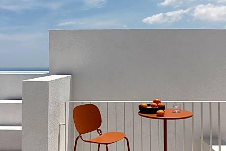 Executive Suite with Private Heated Plunge Pool & Sea View