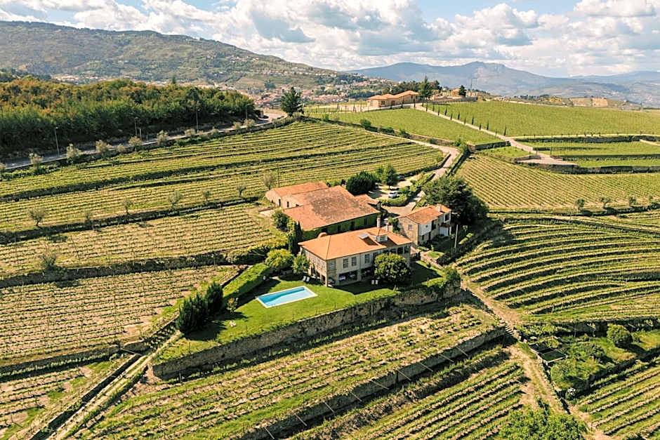 Quinta da Portela - Casa Visconde Arneiros - by RowdHouses