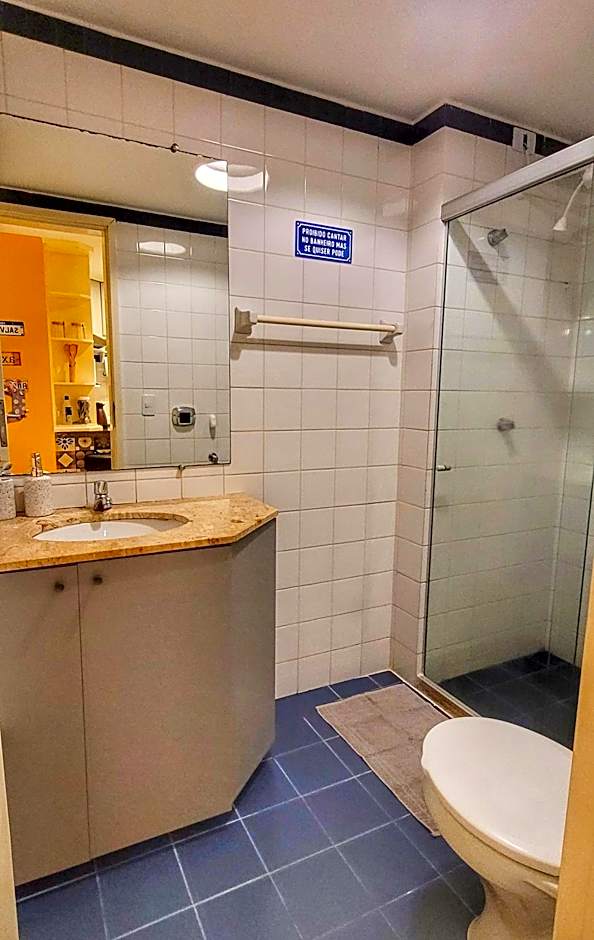 Lindo e Econômico, 2min da praia, perto Farol da Barra