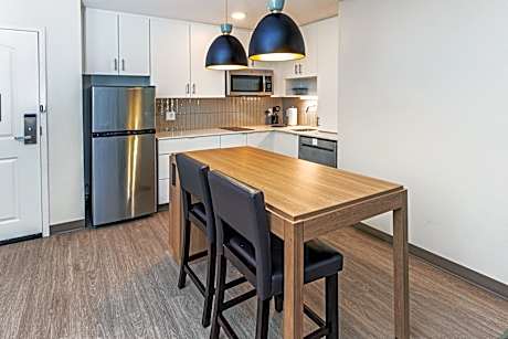 1 King 2 Queen Beds 2 Bedroom Ste