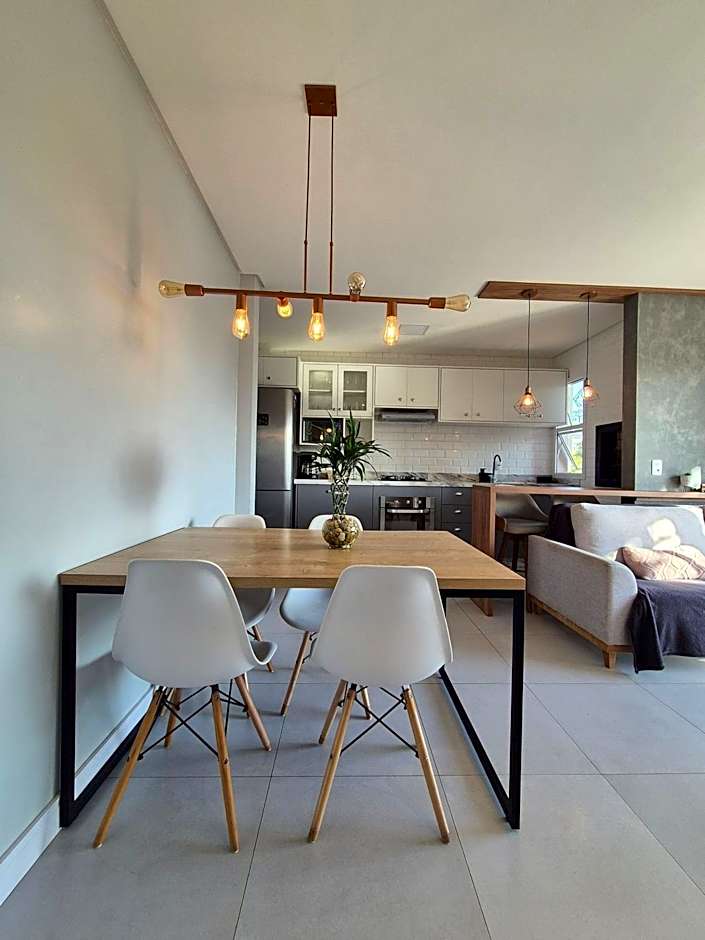 Casa no segundo andar na Praia da Cal com ar e sacada