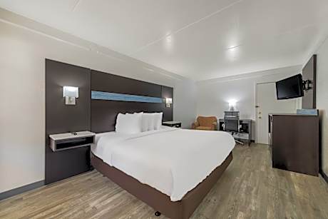 King Room - Accessible/Non-Smoking