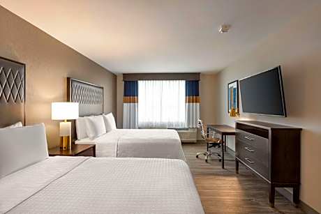 Queen Suite with Two Queen Beds - Mobility and Hearing Access/Non-Smoking