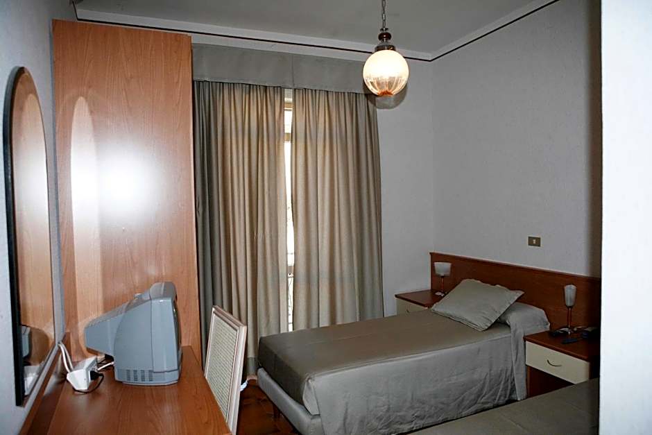 Photo 1 of 2 of Single Room