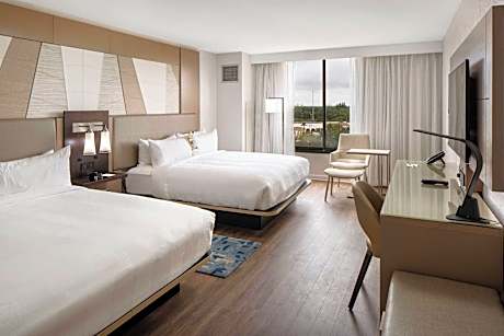 Club Room, 2 Queen Beds, Non Smoking
