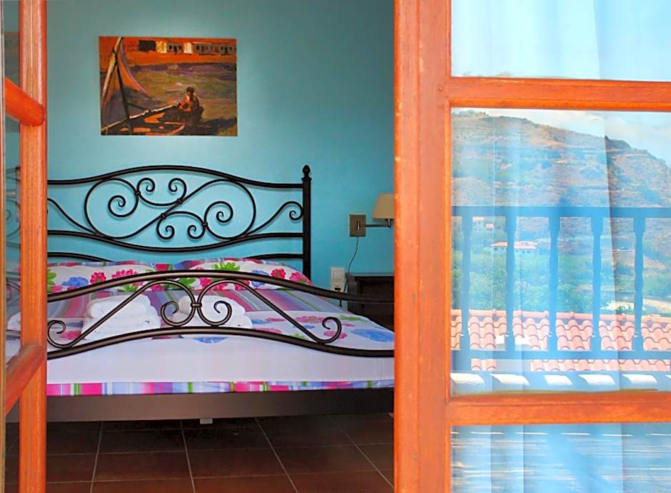 Ikaria Utopia - Cusco Studios