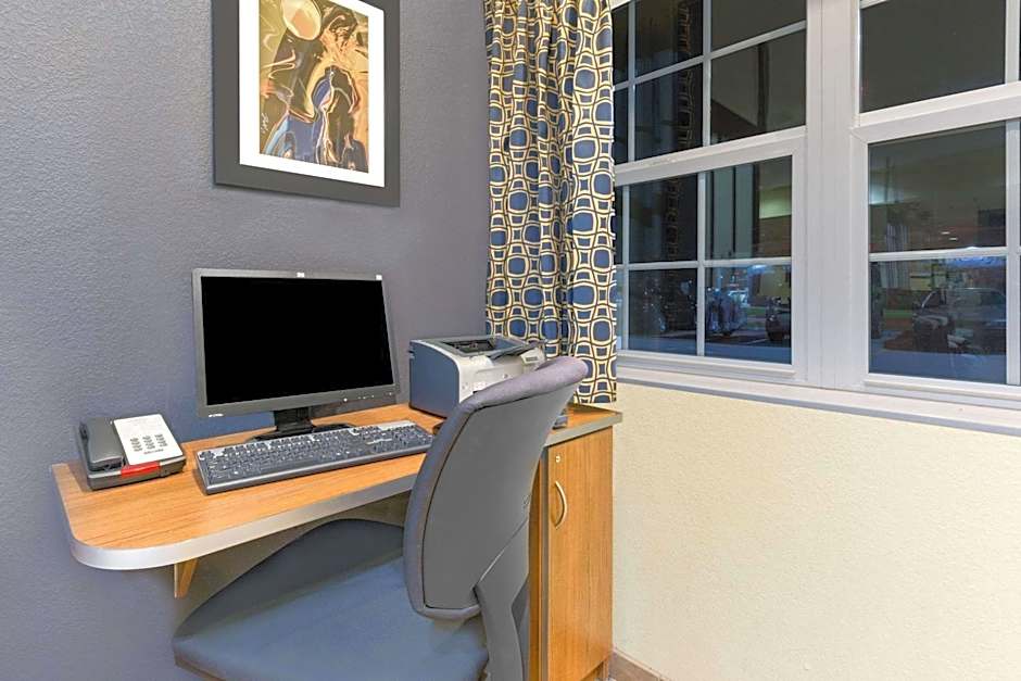 Microtel Inn & Suites by Wyndham Kearney