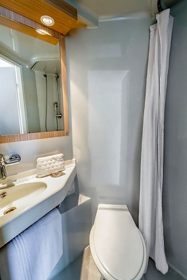 greet hotel restaurant Angouleme Ouest