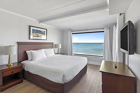 Three-Bedroom Suite (Self Check-in with Virtual Front Desk)
