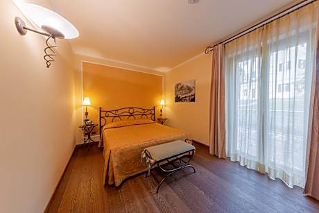 Double or Twin Room with Street View