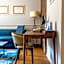 Envoy Hotel