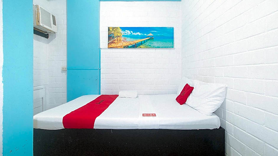 RedDoorz @ La Maria Pension and Tourist Inn