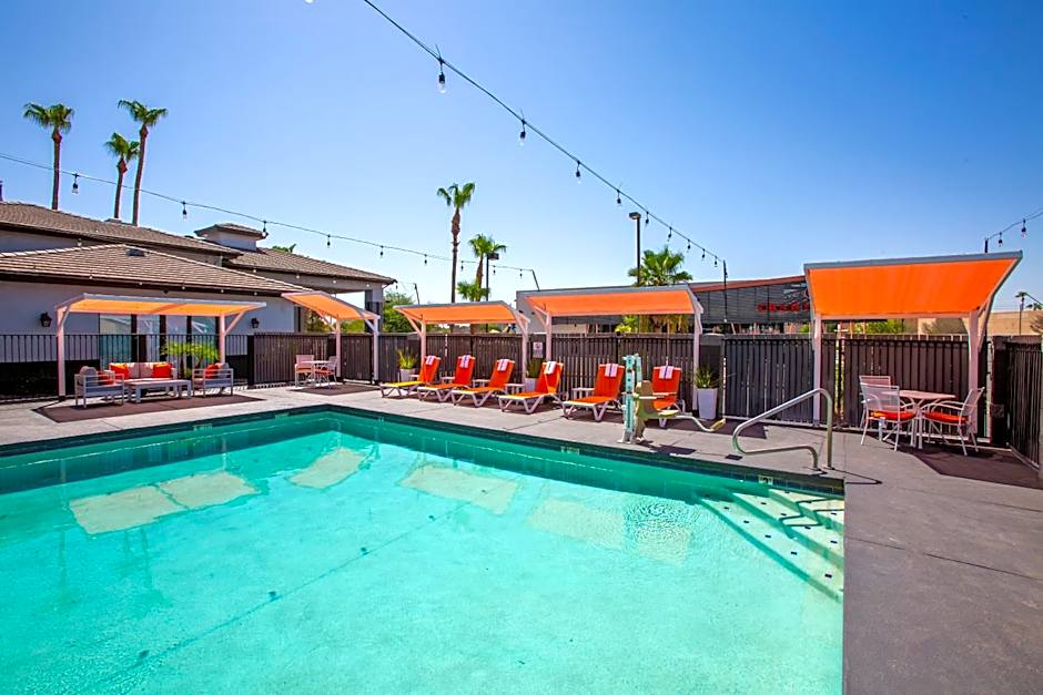 The Hotel Serene Glendale Peoria, Surestay Collection by BW