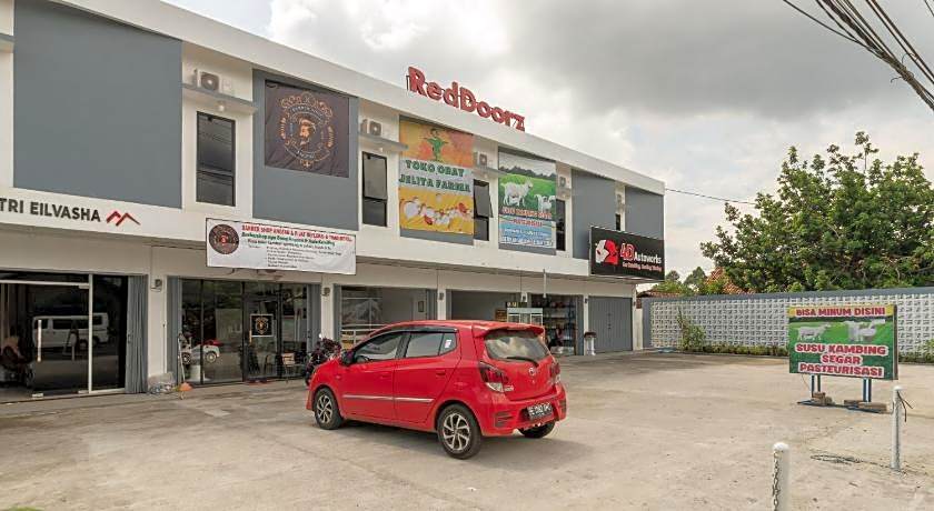 RedDoorz near Tugu Coklat Pesawaran Lampung