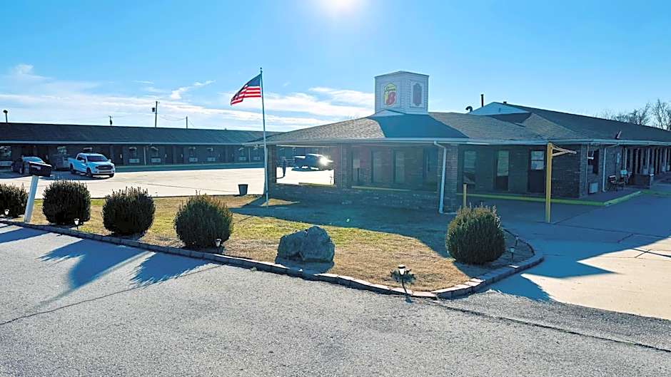 Super 8 by Wyndham Henryetta
